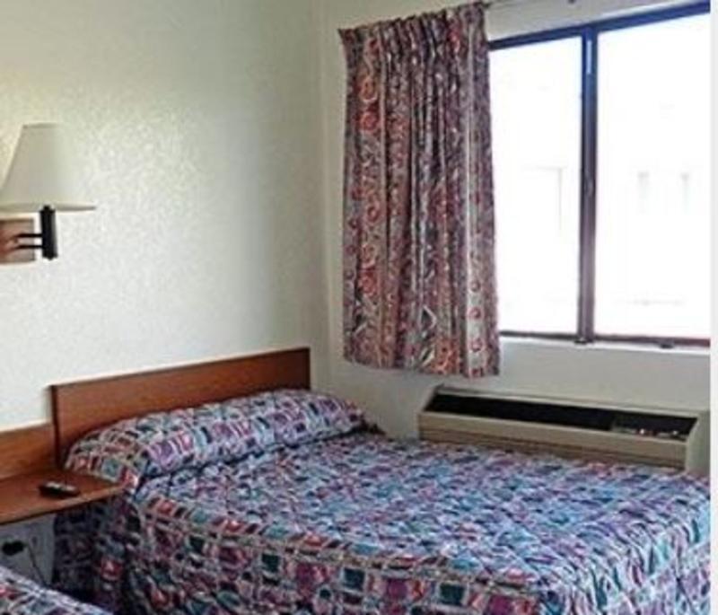 Rodeway Inn Fort Smith I-540 Ngoại thất bức ảnh